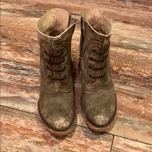 Circle G booties size 8